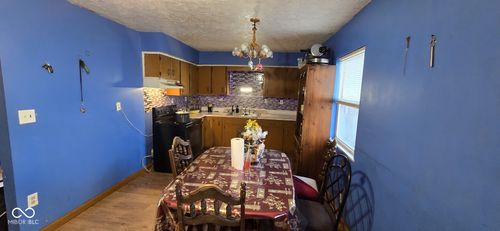 615 Noble St, Seymour, IN, 47274-2545 | Card Image