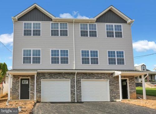 46 Rosalies Way, TEMPLE, PA, 19560-1337 | Card Image