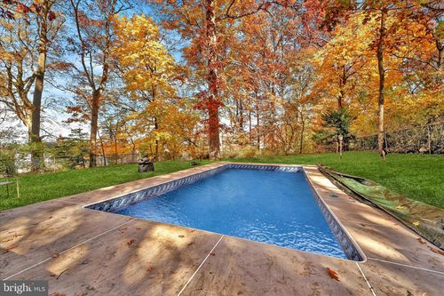 1135 Grovania Ave, ABINGTON, PA, 19001-3204 | Card Image