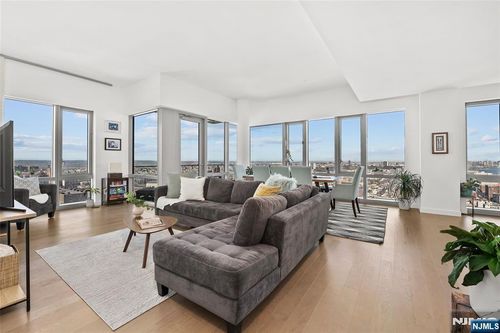 75 Park Ln, Jersey City, NJ, 07310-3158 | Card Image