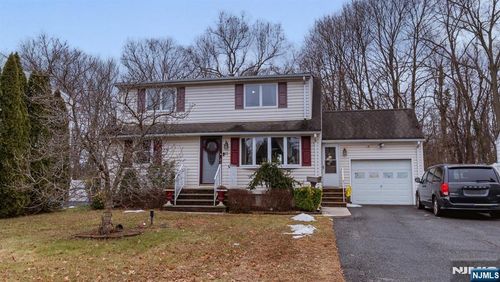 22 Greendale Ave, Pompton Plains, NJ, 07444-1833 | Card Image