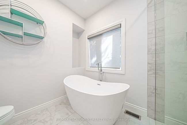70 Oak Ave, House other with 6 bedrooms, 4 bathrooms and 7 parking in Dundas ON | Image 17