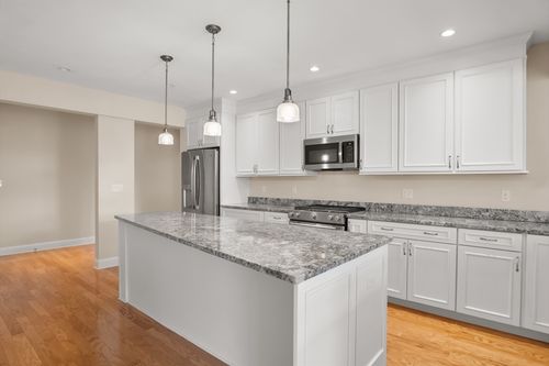 unit-3011-30 Taylor Dr, Reading, MA, 01867-4628 | Card Image