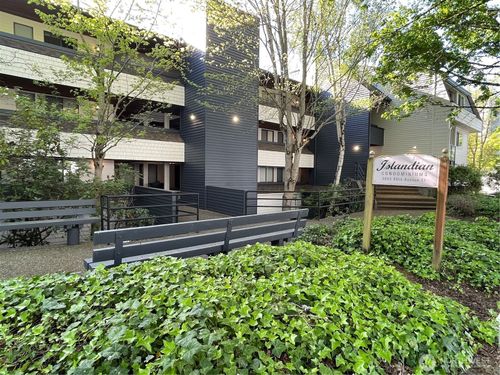 107-3055 80th Ave Se, Mercer Island, WA, 98040-2955 | Card Image