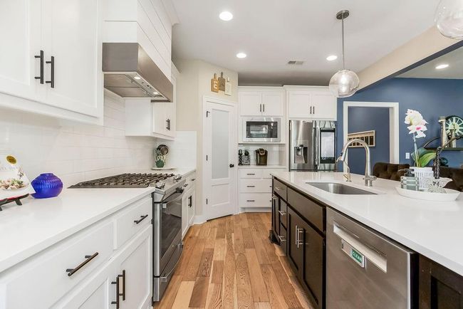 6614 Mccormick Dr, House other with 5 bedrooms, 5 bathrooms and null parking in Shawnee KS | Image 6