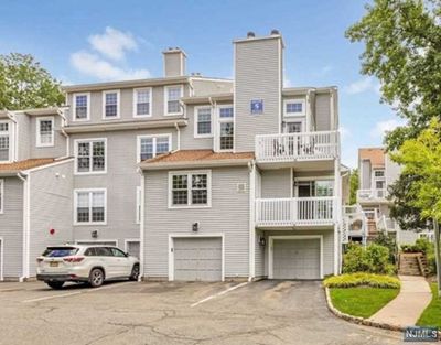 13 Quail Court, Condo with 2 bedrooms, 3 bathrooms and null parking in Englewood NJ | Image 2