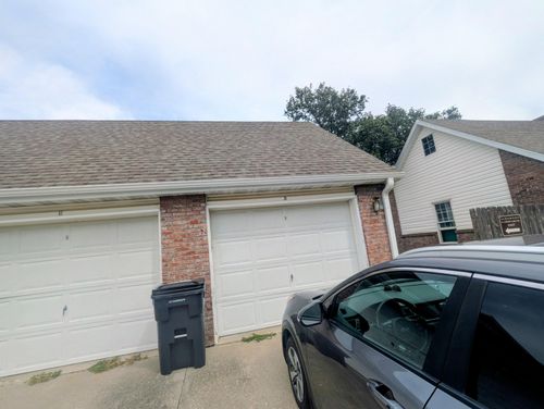 32 N Cedar Lake Dr W, COLUMBIA, MO, 65203-7111 | Card Image