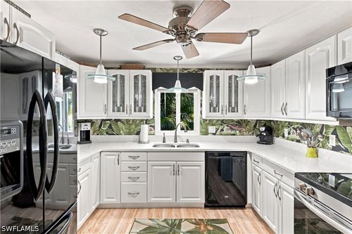 542 Charlemagne Blvd, NAPLES, FL, 34112-7045 | Card Image