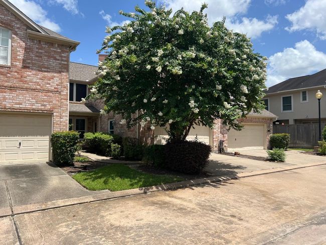 1155 Enclave Sq E, Townhouse with 4 bedrooms, 3 bathrooms and 2 parking in Houston TX | Image 6