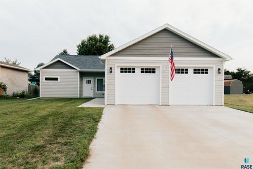 1413 Ne 5th St Street, Madison, SD, 57042 | Card Image
