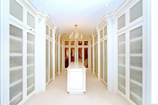 Closet/Dressing Room | Image 17