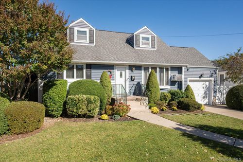 31 Walnut Ave, Farmingdale, NY, 11735-4639 | Card Image