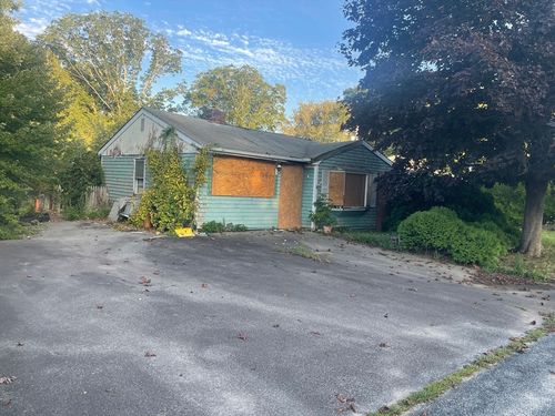 40 Robert St, Westport, MA, 02790-4917 | Card Image