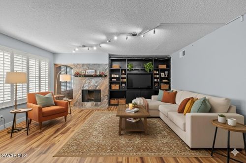 42805 15th St W, Lancaster, CA, 93534-6212 | Card Image