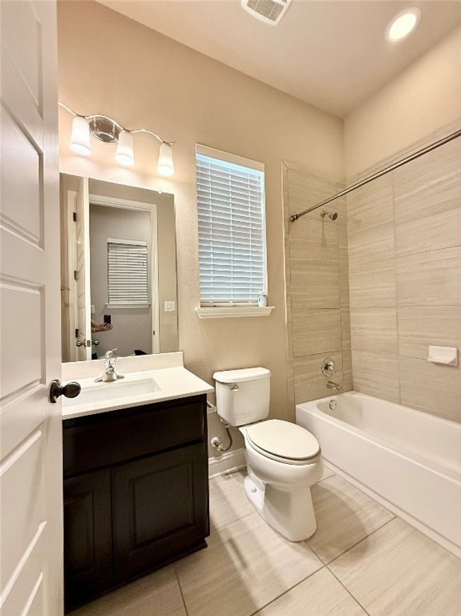 Full bathroom with vanity and washtub / shower combination | Image 38