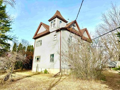 403 W Charles Street, House other with 6 bedrooms, 2 bathrooms and null parking in Oelwein IA | Image 1