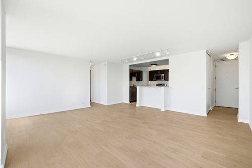 1017-4343 N Clarendon Avenue, Chicago, IL, 60613 | Card Image