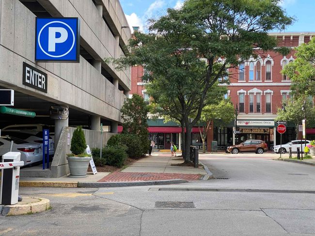 APT-214 - 30 Hanover St, Condo with 2 bedrooms, 1 bathrooms and null parking in Manchester NH | Image 34