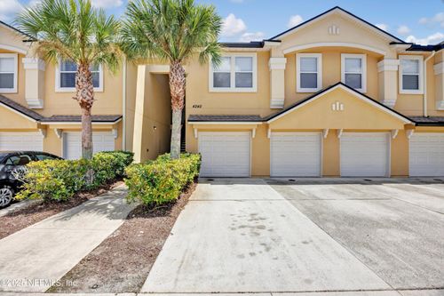 9-7-4240 Migration Dr, Jacksonville, FL, 32257-8152 | Card Image