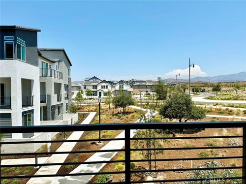 283 Lynx, Irvine, CA, 92618-1458 | Card Image