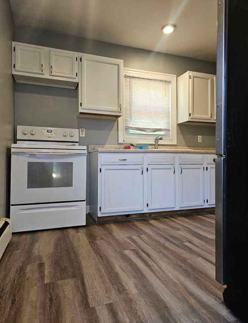 2-96 Summit St, Rockland, MA, 02370-1633 | Card Image