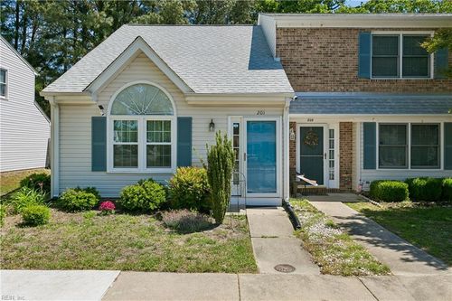 201 Crestwood Ct, Yorktown, VA, 23692-4752 | Card Image