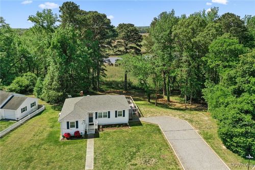 905 Wakefield Ave, Tappahannock, VA, 22560 | Card Image