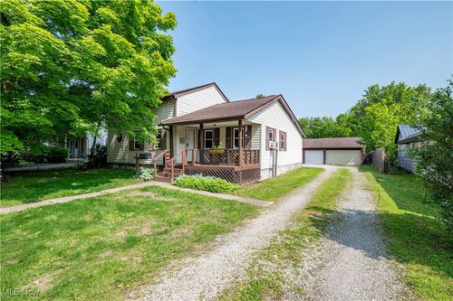 29 E Main St, Newton Falls, OH, 44444-1105 | Card Image