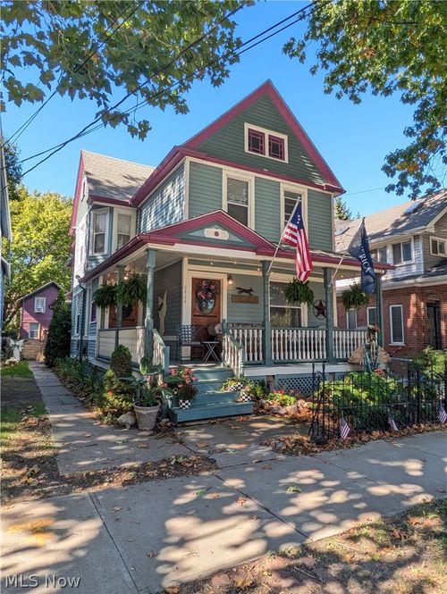 2424 W 10th Street, Cleveland, OH, 44113 | Card Image