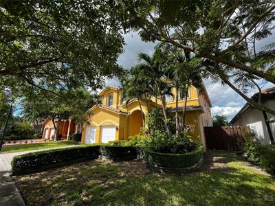 11009 Nw 80th Ln, House other with 4 bedrooms, 4 bathrooms and null parking in Doral FL | Image 3