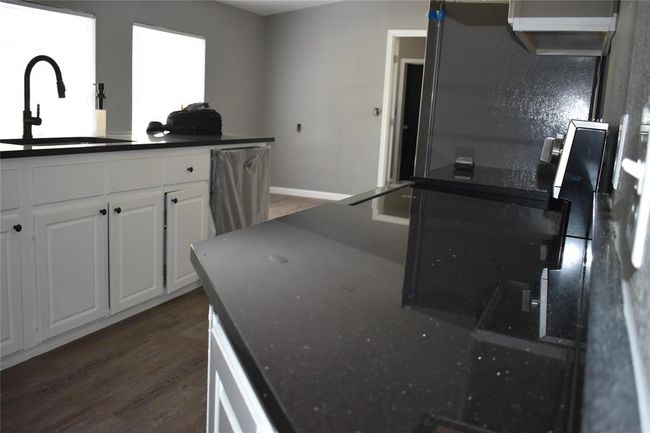 Lots of counter space! | Image 12