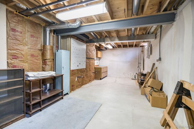 Basement worshop room | Image 24