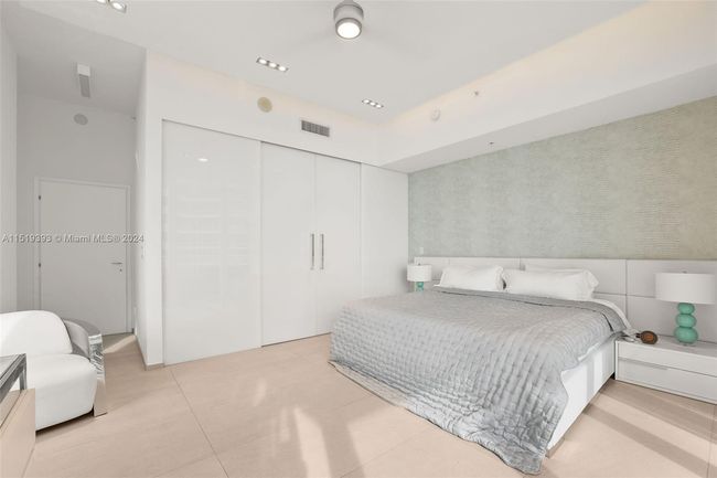 APT-2004 - 50 S Pointe Dr, Condo with 2 bedrooms, 3 bathrooms and null parking in Miami Beach FL | Image 15