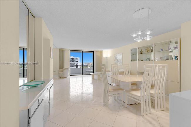 APT-1717 - 2500 Parkview Dr, Condo with 2 bedrooms, 2 bathrooms and null parking in Hallandale Beach FL | Image 12