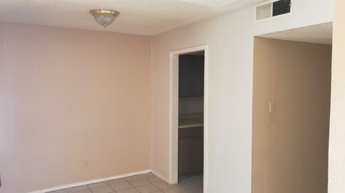 433 Matt Ln, Arlington, TX, 76012-3748 | Card Image