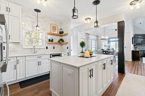 7542 Deer Valley Xing, Powell, OH, 43065-7958 | Card Image