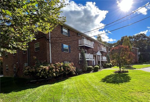 395 Mendon Rd, North Smithfield, RI, 02896-6949 | Card Image