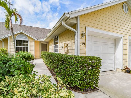 679 5th Ave, Vero Beach, FL, 32962-1690 | Card Image