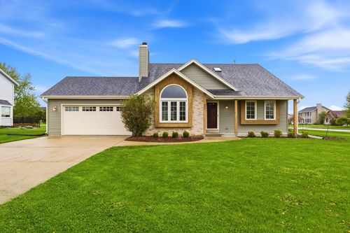 642 Small Farm Rd, Mukwonago, WI, 53149-1462 | Card Image