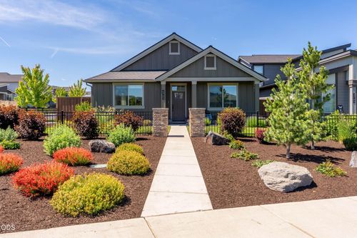 3741 Ne Petrosa Ave, Bend, OR, 97701-3995 | Card Image