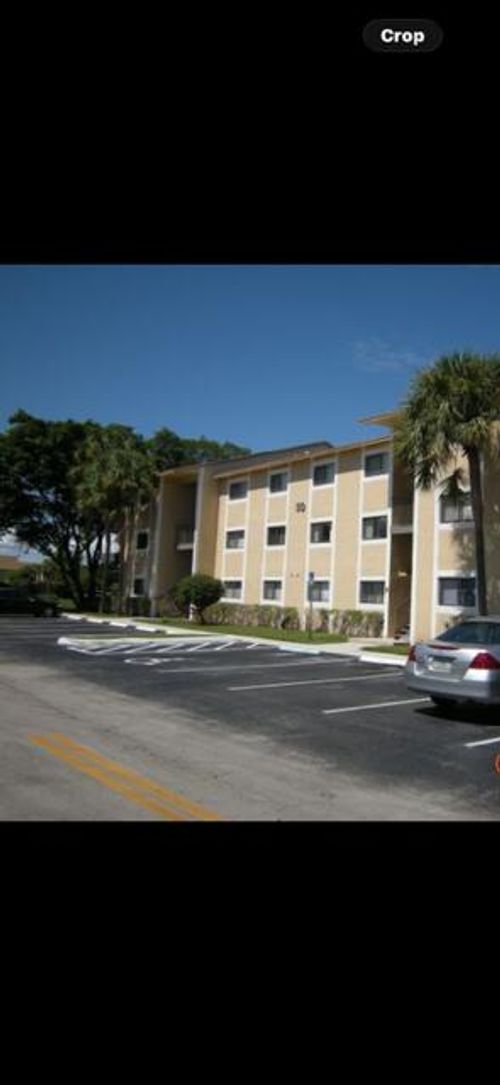 211 Palm Circle E, Pembroke Pines, FL, 33025 | Card Image