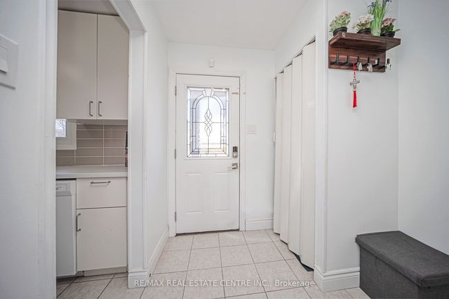 24 Jackman Dr, House other with 5 bedrooms, 2 bathrooms and 5 parking in Brampton ON | Image 5