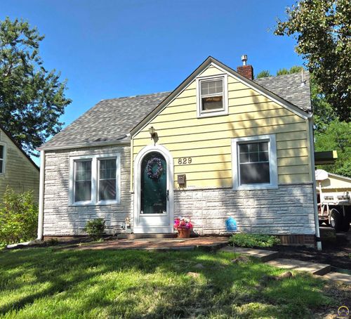 829 Sw Oakley Ave, Topeka, KS, 66606-1957 | Card Image