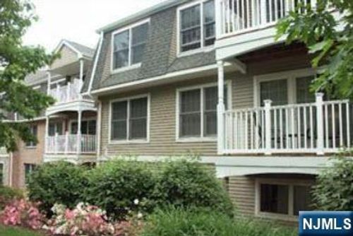 102 Central Park Pl, Ramsey, NJ, 07446-1821 | Card Image