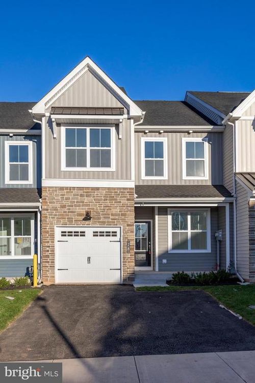 28 Ironwood Dr, ROYERSFORD, PA, 19468-4369 | Card Image