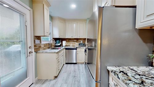 93 Highway Ave, Congers, NY, 10920-2838 | Card Image