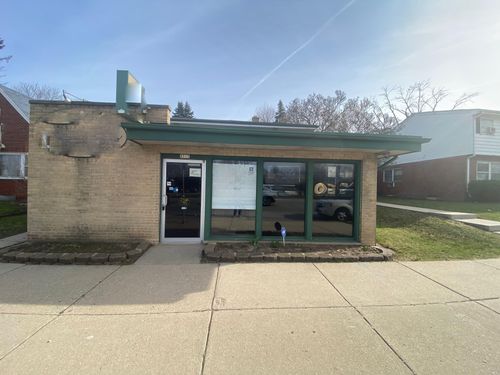 8515 W Hampton Ave, Milwaukee, WI, 53225-4921 | Card Image