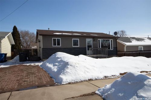 1672 102nd Street, North Battleford, SK, S9A1H1 | Card Image