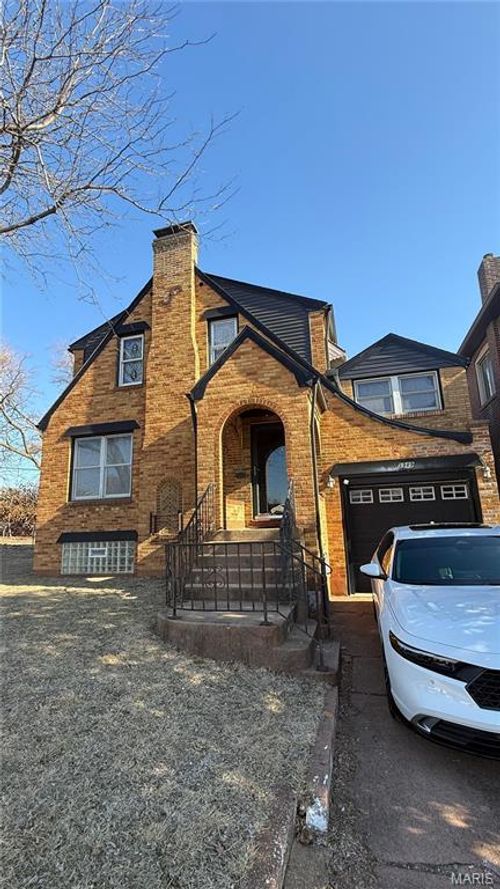 5989 N Cuba Ct, Saint Louis, MO, 63139-2649 | Card Image