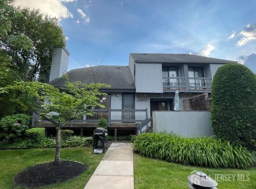 32 Magnolia Ct, MONMOUTH JUNCTION, NJ, 08852-2333 | Card Image